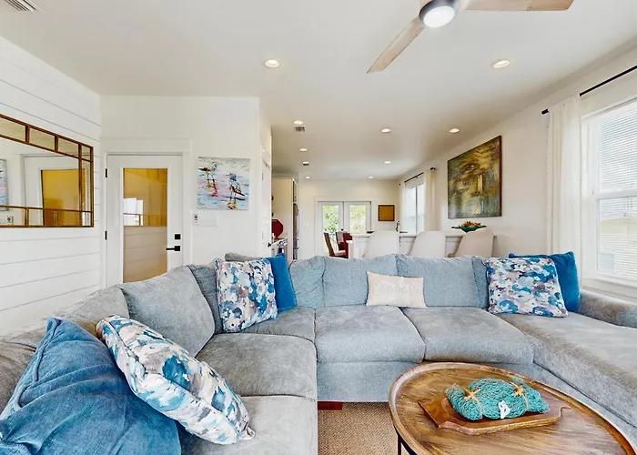 Cactus Cove Hangout Holiday home *